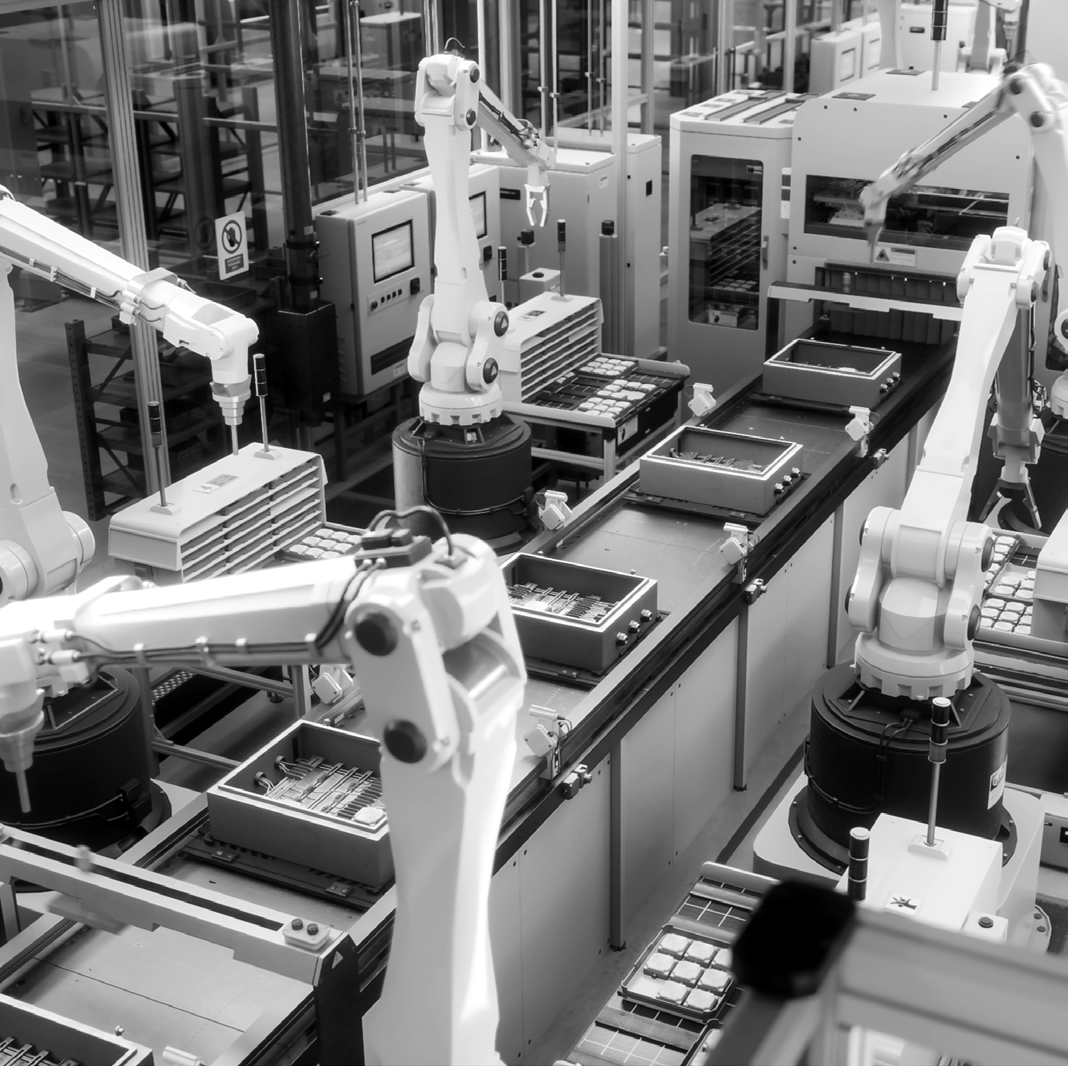 Linha automatizada de manufatura eletrônica com robôs industriais